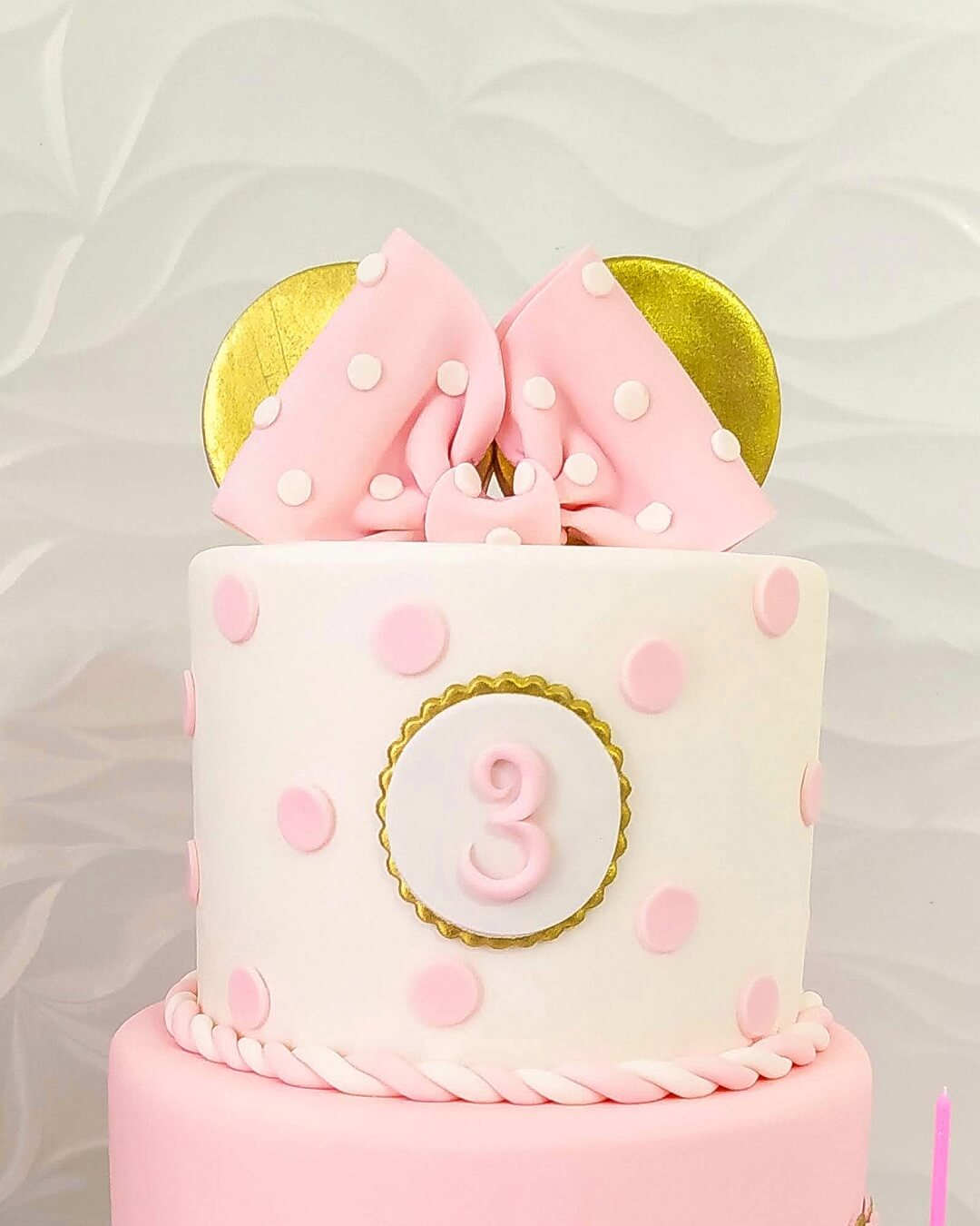 Bolo decorado no tema Minnie rosa