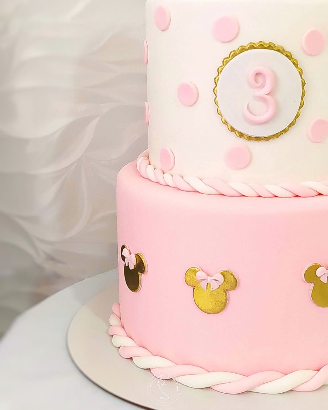 Bolo decorado no tema Minnie rosa