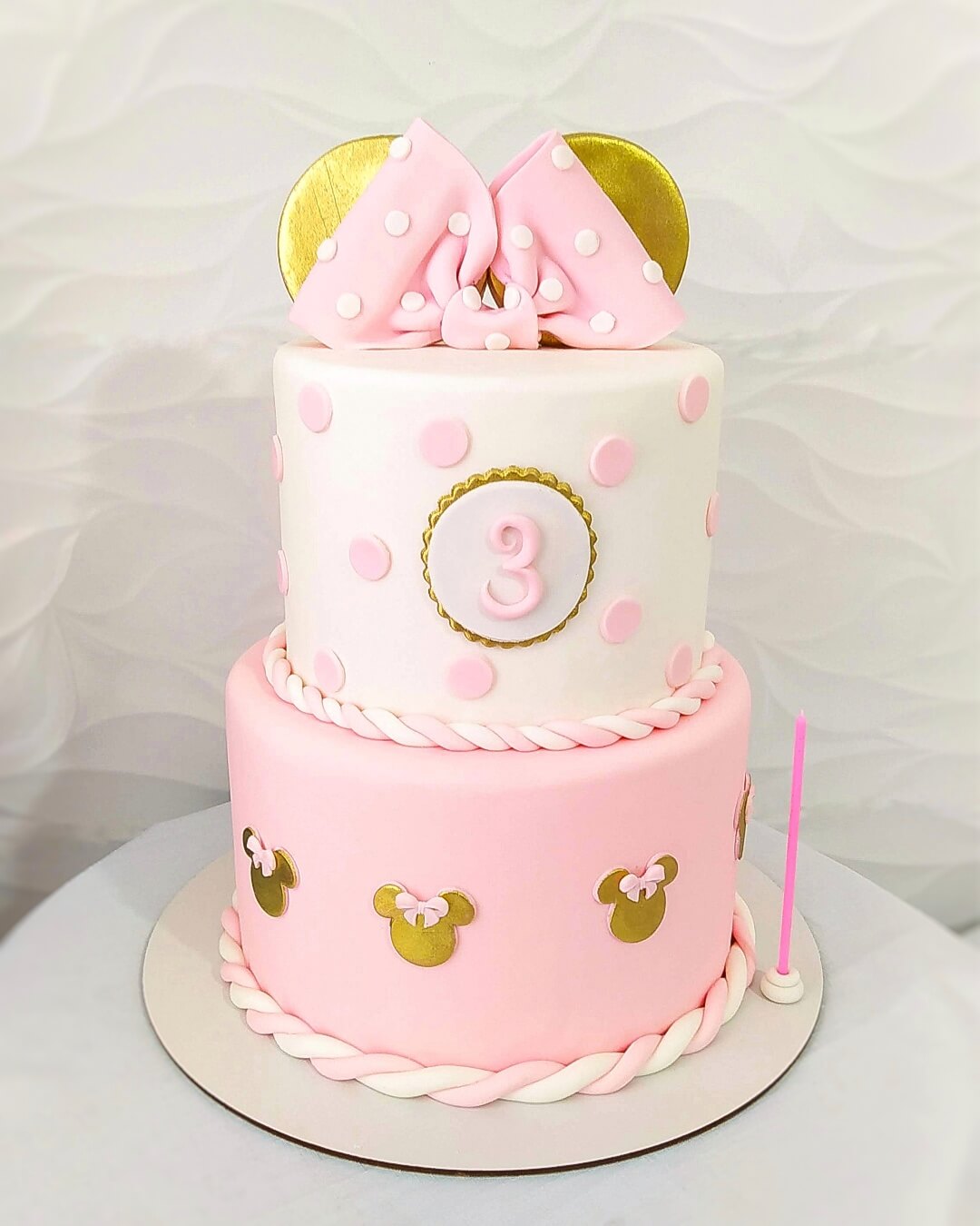 Bolo decorado no tema Minnie rosa
