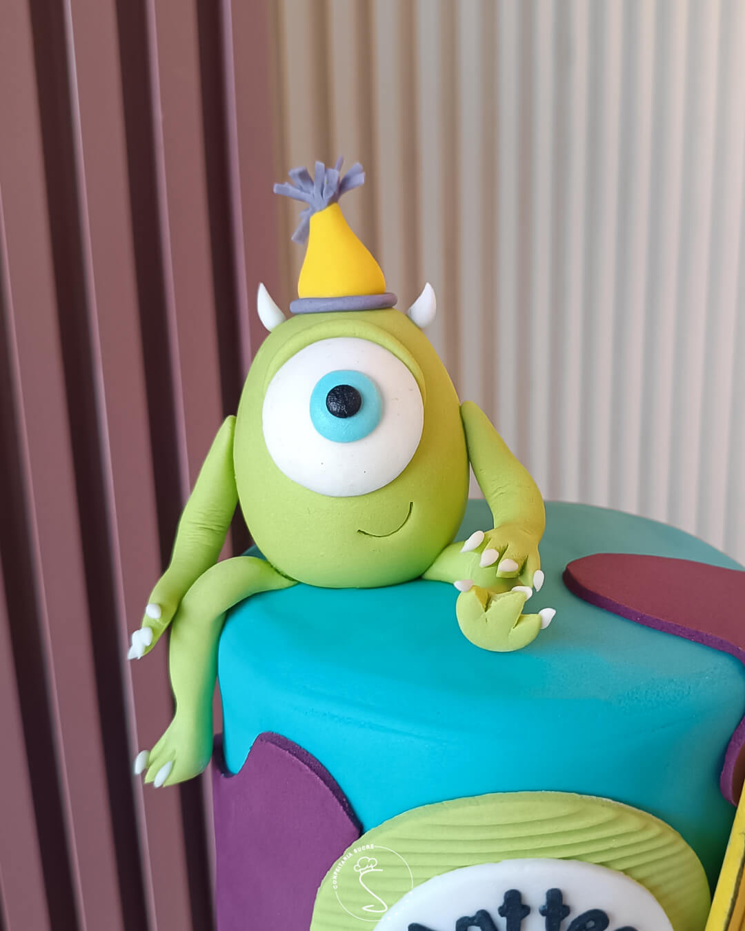 Mike Kowalski modelado em pasta de açúcar, 100% comestíve