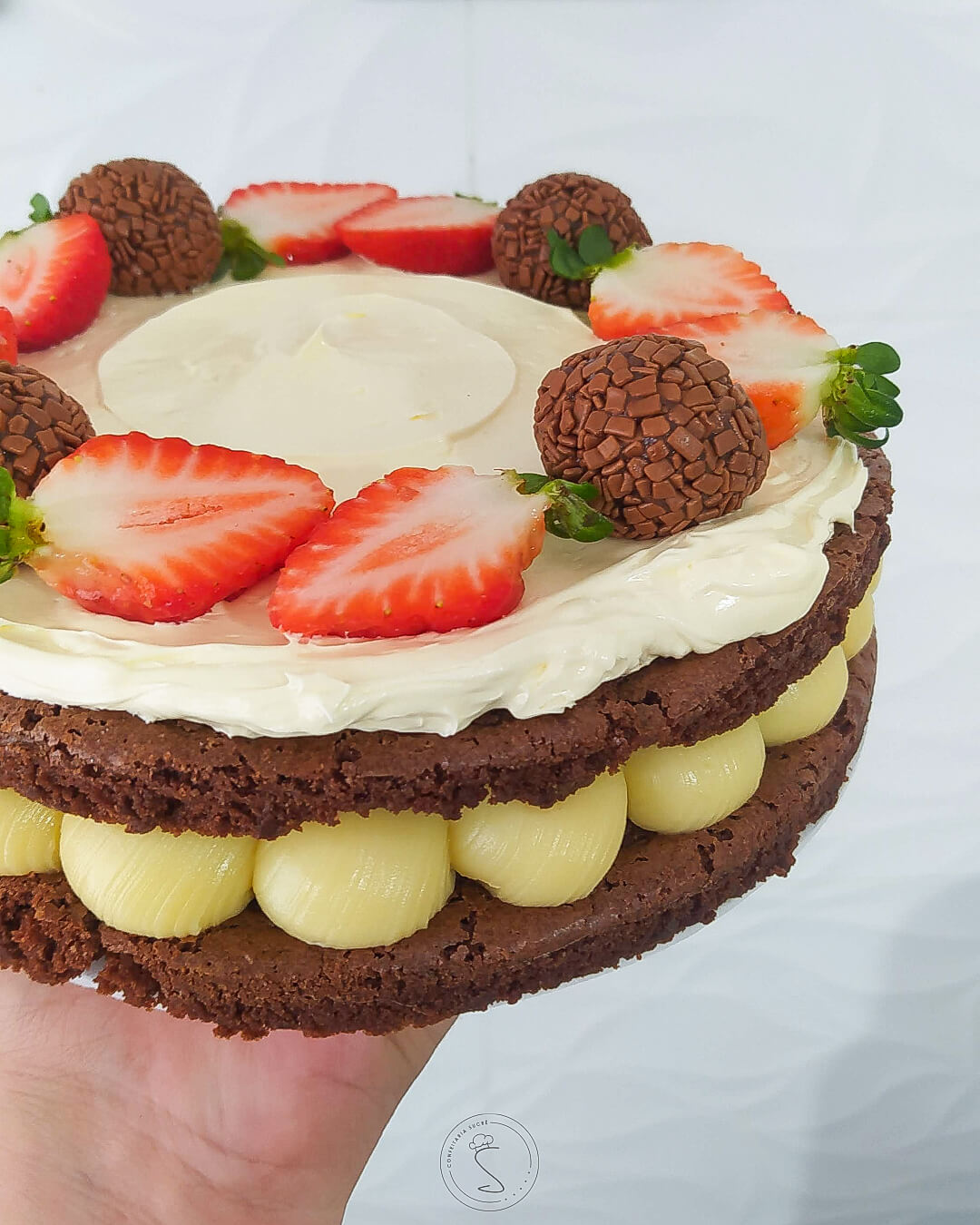 Brownie supreme com frutas vermelhas
