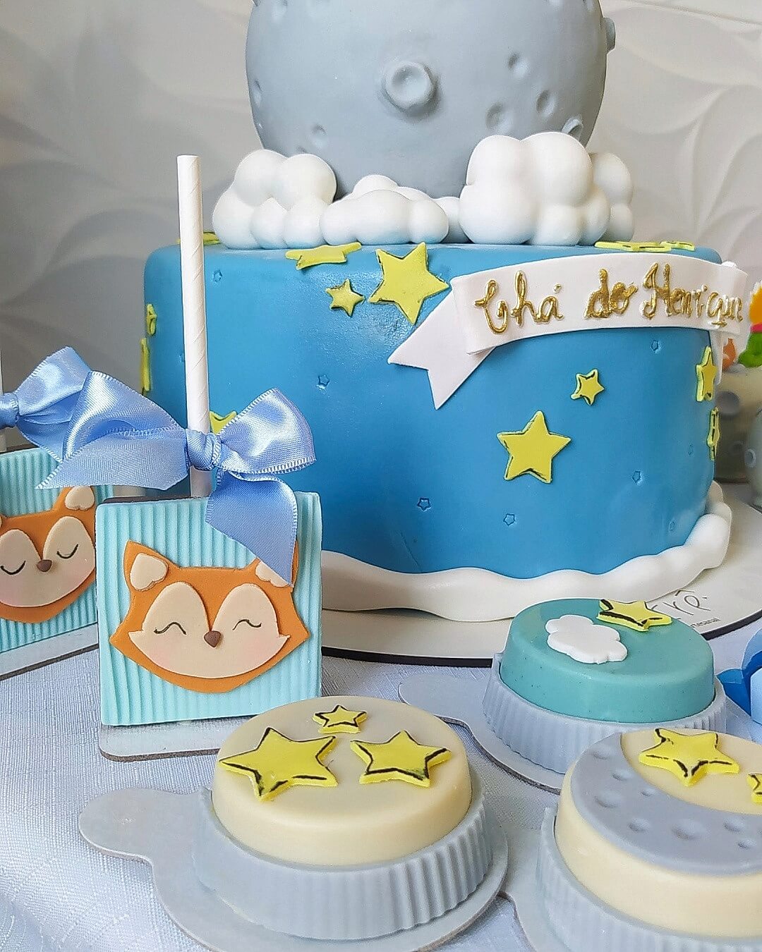 Pão de mel decorado no tema pequeno príncipe e ALFAJOR decorado